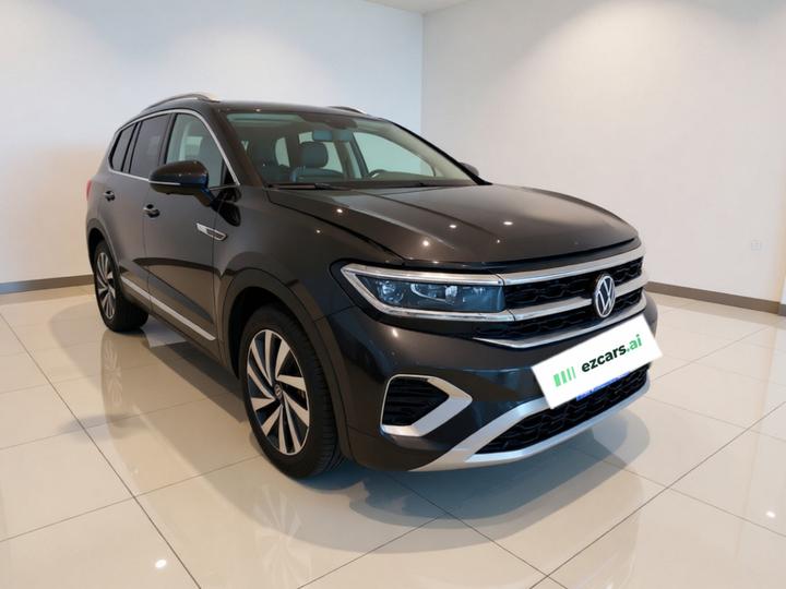 2021 380TSI AWD Luxury Pro photo 3
