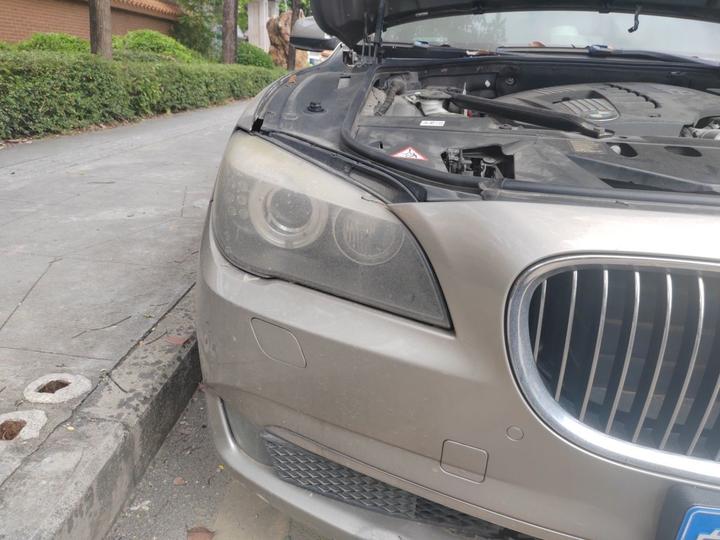 7 Series 2011 730Li photo 7