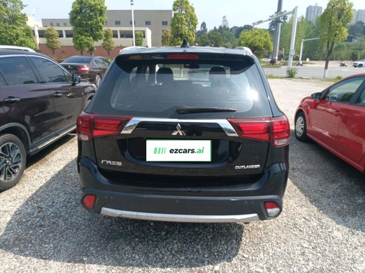 Outlander 2018 2.0L RWD Honor 5-Seater photo 3
