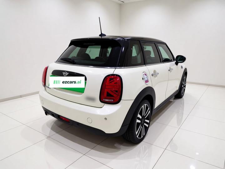 2019 1.5T COOPER 5-Door photo 6