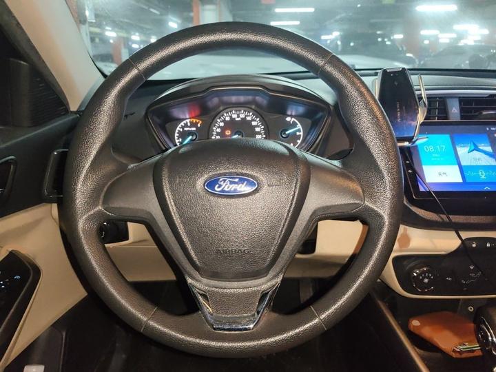 Escort 2017 Facelift 1.5L AT Comfort photo 3