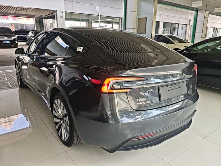 Model 3 2023 RWD photo 4