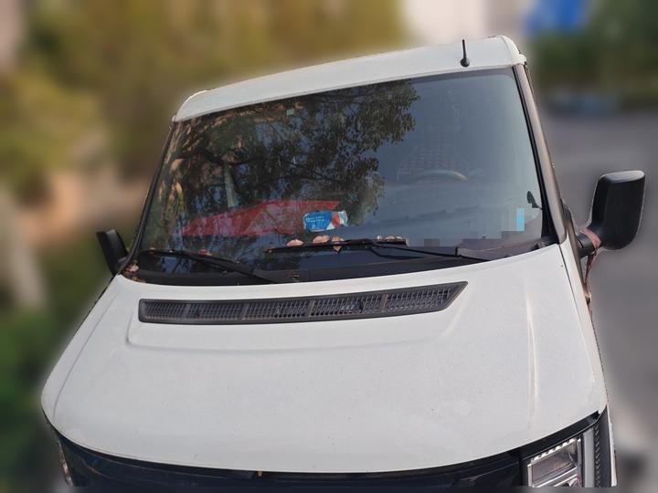 2022 2.0T MT Short Wheelbase 6-Seater photo 2