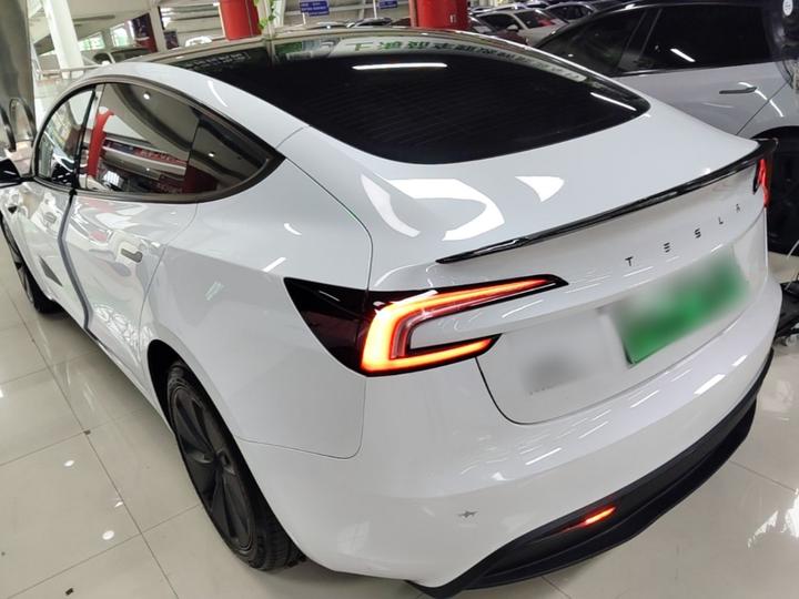 Model 3 2023 RWD photo 4