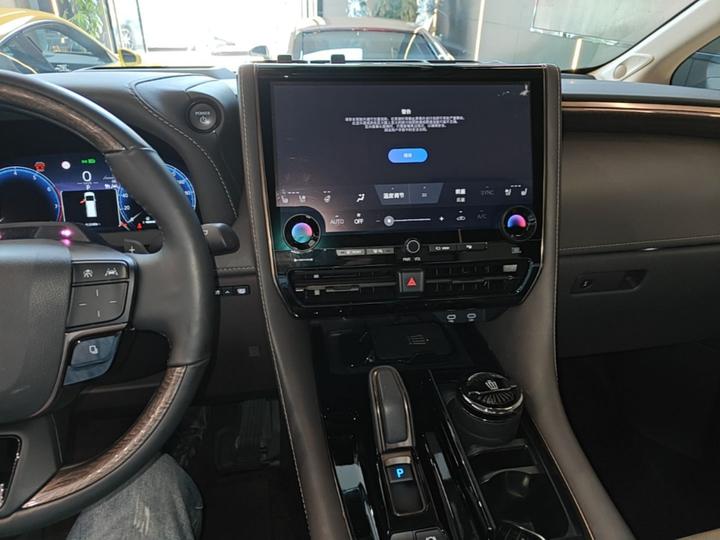 2024 Crown Hybrid 2.5L Supreme photo 5