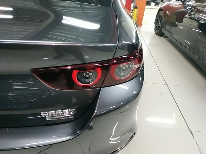 3 Axela 2023 2.0L AT photo 7