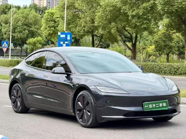Model 3 2023 RWD photo 3