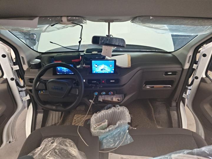 E 2025 77kwh Medium Wheelbase photo 5