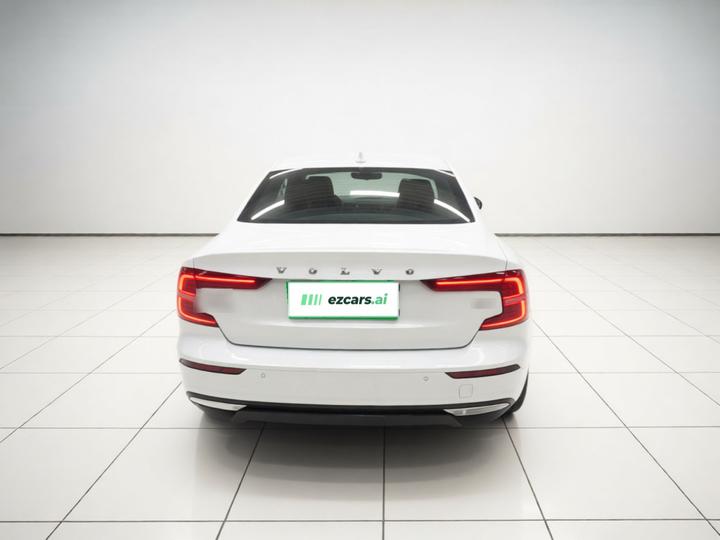S60 2026 B4 Luxury photo 5