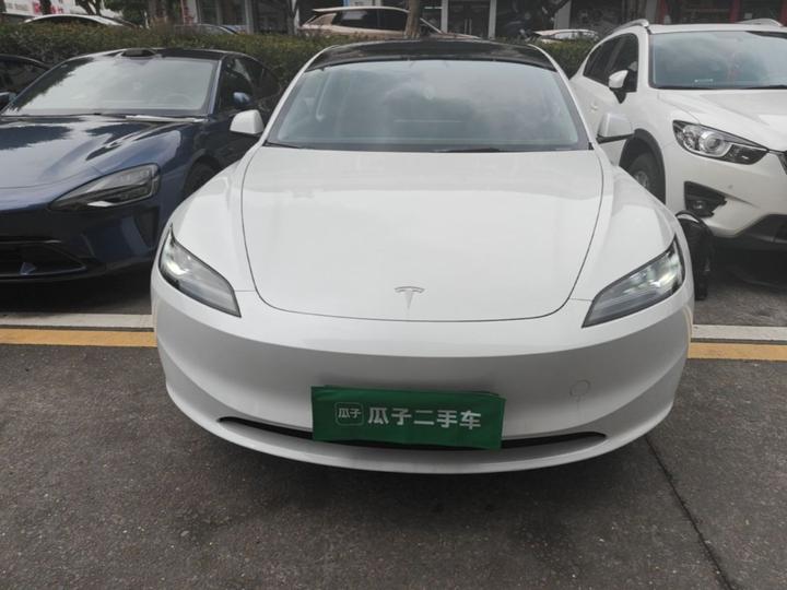 Model 3 2023 RWD photo 2
