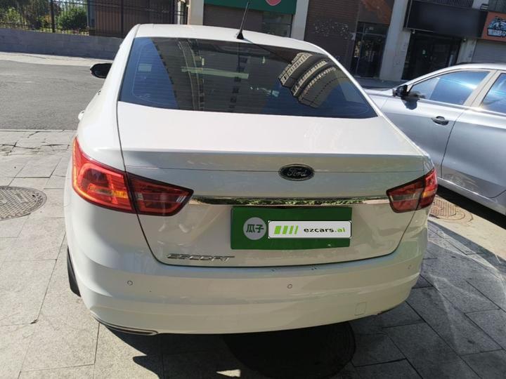 Escort 2015 1.5L AT Comfort photo 5