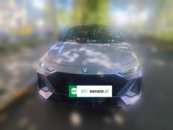 UNI-V 2022 1.5T Premium photo 2