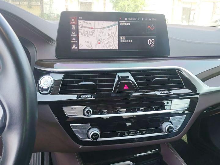 5 Series 2020 525Li Luxury photo 8