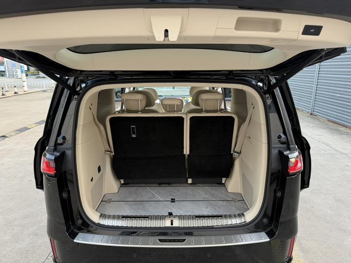 Voyah Dreamer 2025 PHEV AWD Premium photo 8