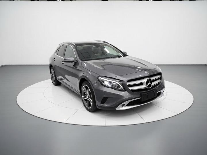 GLA 2016 GLA 220 4MATIC Luxury photo 3