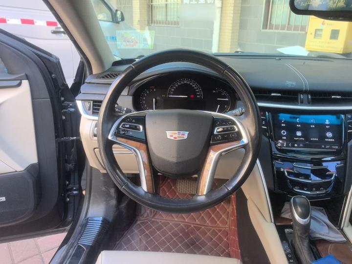 XTS 2018 28T Tech photo 7