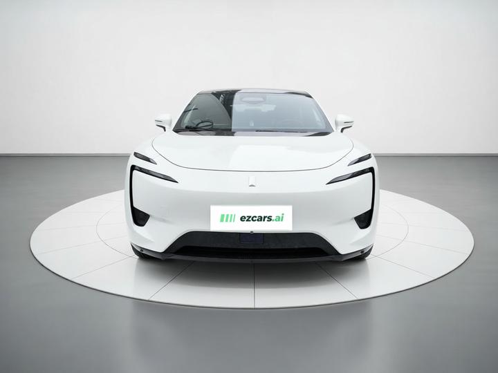 11 2023 90 RWD photo 2