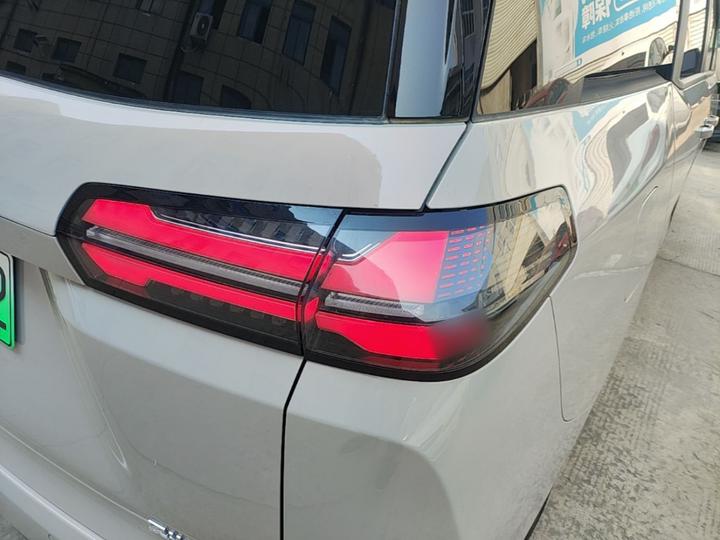 730 EV 2025 125km Luxury photo 7