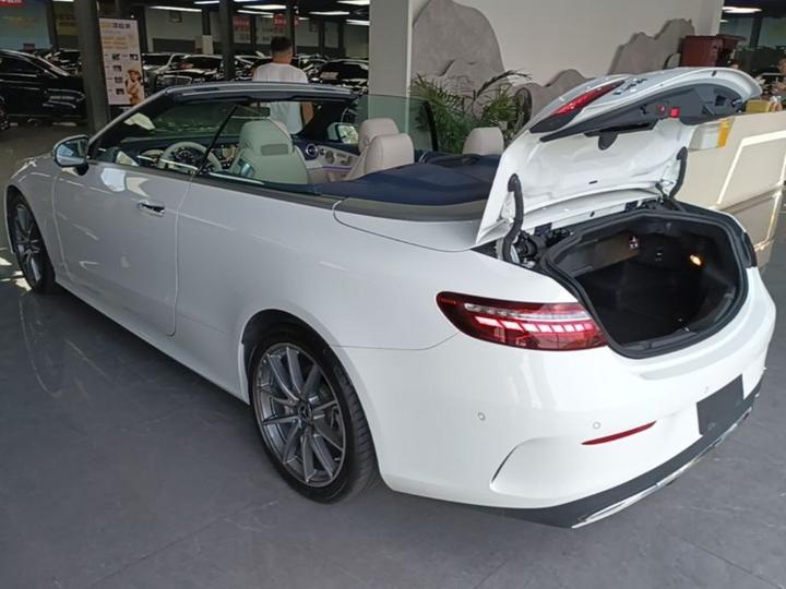 E-Class Imported 2023 E 260 4MATIC Convertible Coupe photo 4