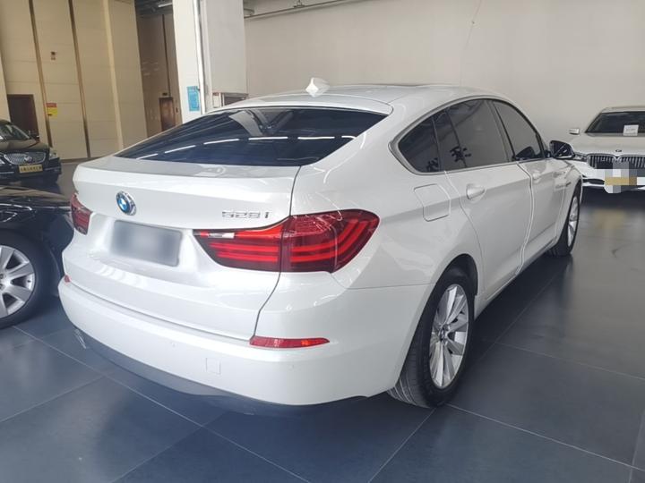 5 SeriesGT 2015 528i Leading photo 4