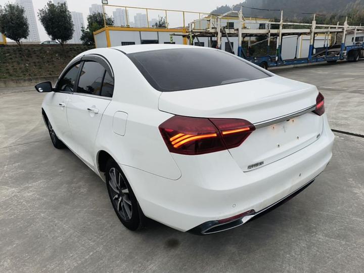 Emgrand 2020 1.5L MT photo 4