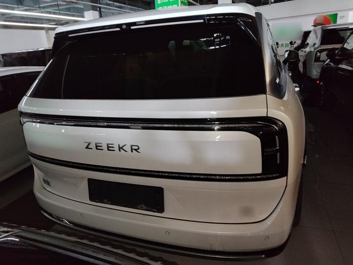 9X 2025 Ultra 70kWh 6-Seater photo 3