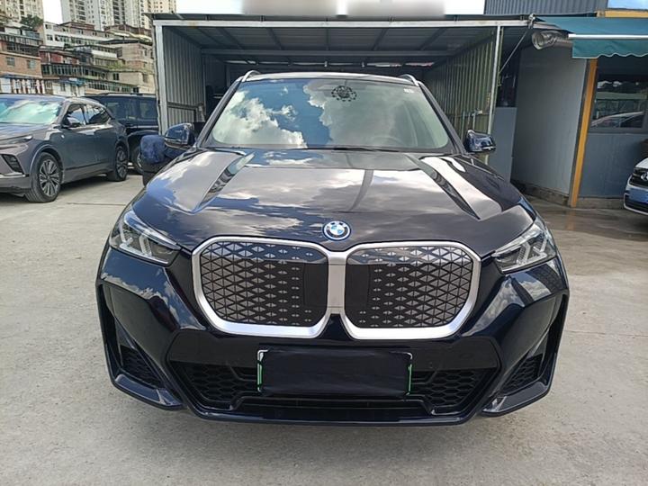 iX1 2023 eDrive25L M Sport Package photo 2