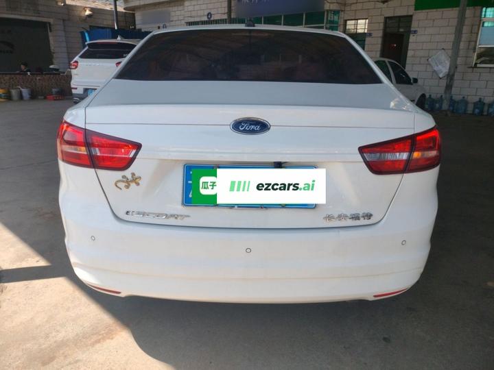 Escort 2017 Facelift 1.5L MT Comfort photo 3