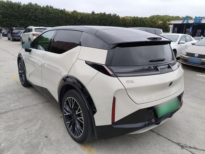 X 2023 RWD YOU 4-Seater photo 4