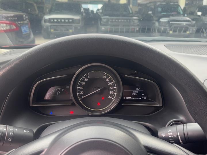 3 Axela 2017 Sedan 1.5L AT Luxury China V photo 4