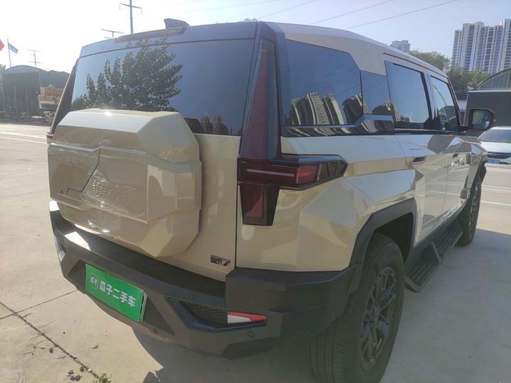 M-Hero 917 2023 EV photo 4