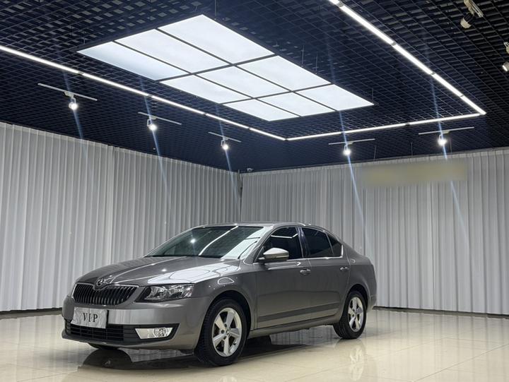 Octavia 2015 1.6L AT
