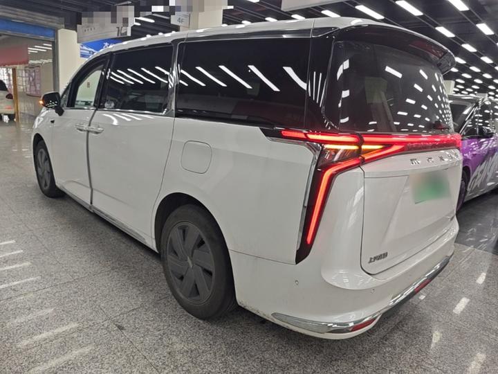 MAXUS Dajia 9 2022 Long Range 7-Seater photo 4