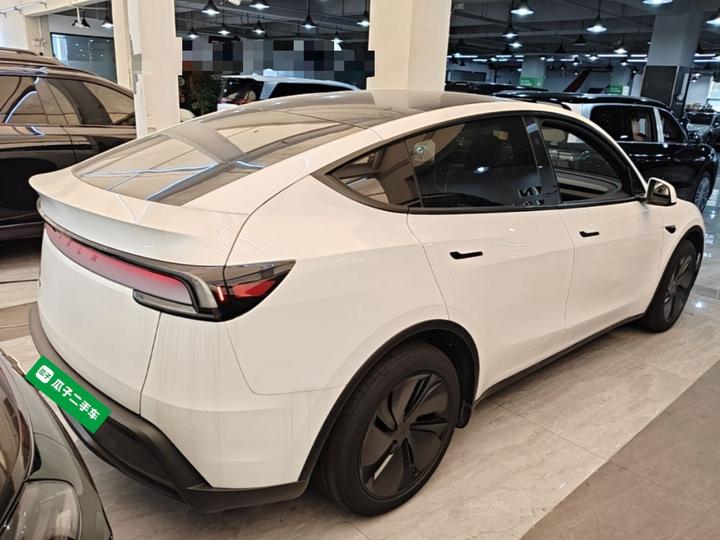 Model Y 2026 RWD photo 4