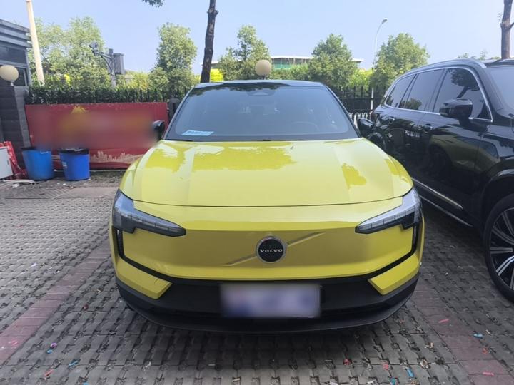 EX30 2025 RWD Long Range Plus photo 2