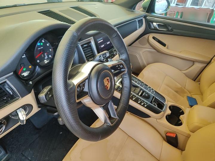 2017 Macan 2.0T photo 6
