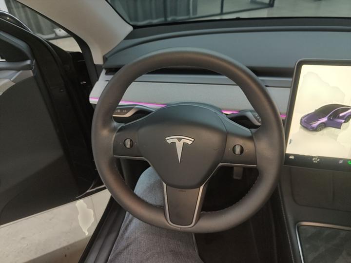 Model Y 2024 RWD photo 2