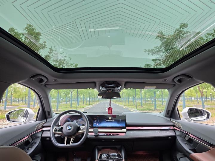5 Series 2024 530Li Exclusive M Sport Package photo 7