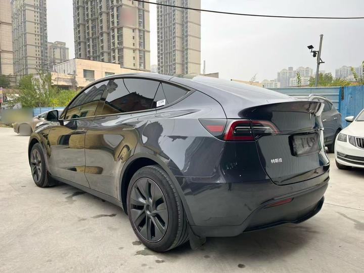 Model Y 2024 RWD photo 4