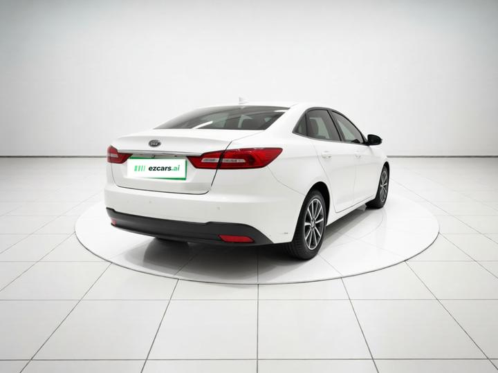 Escort 2019 1.5L AT photo 6