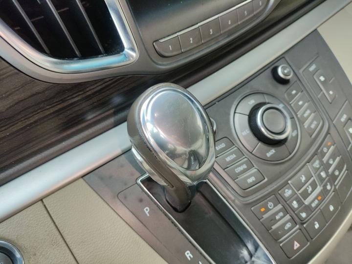 GL8 2013 3.0L XT Luxury Business Flagship photo 6