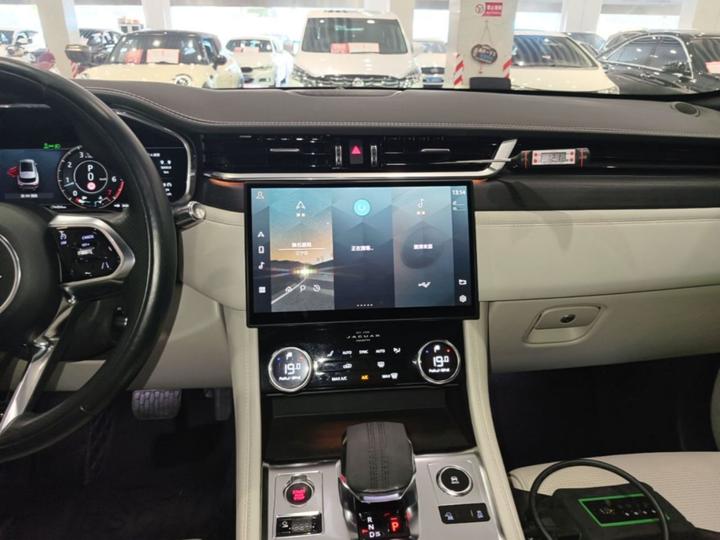 F-PACE 2021 250PS R-Dynamic SE photo 8