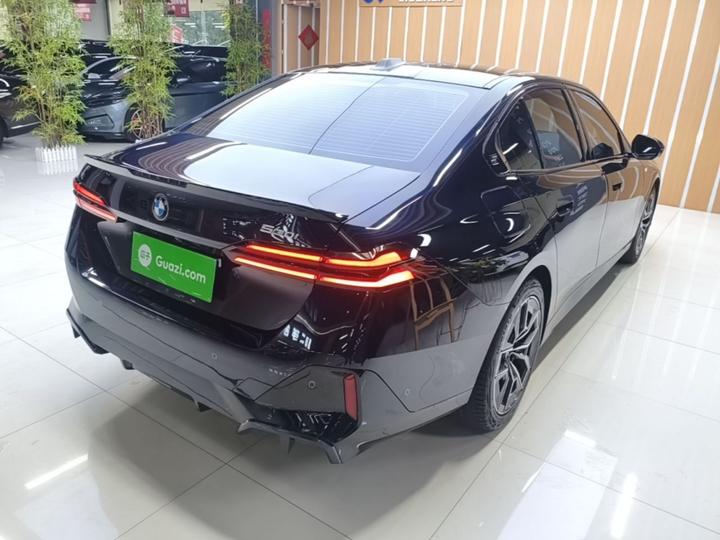 5 Series Imported 2024 530i Leading M Sport Package photo 4
