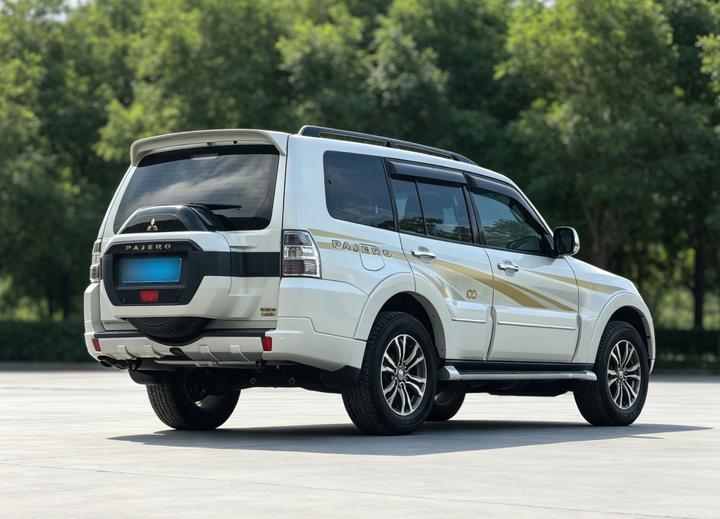 Pajero Parallel Import photo 4