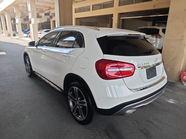 GLA 2015 GLA 220 4MATIC Luxury photo 4