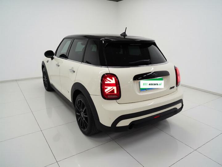 2022 1.5T COOPER 5-Door photo 4