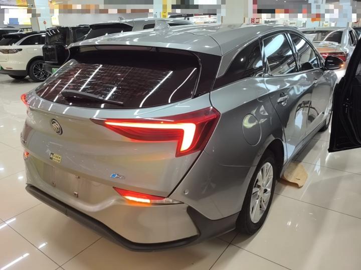 6 2022 PHEV Fashion photo 4