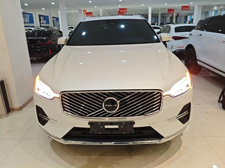 XC60 2026 B5 AWD Luxury photo 2