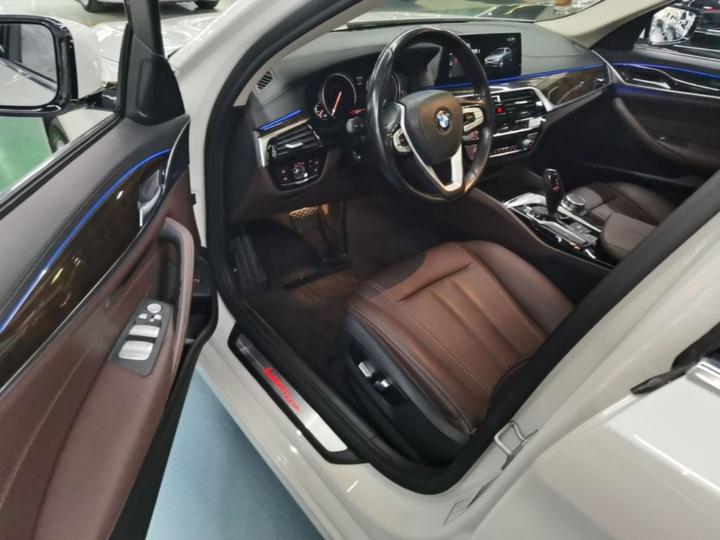 5 Series 2018 525Li Luxury photo 3