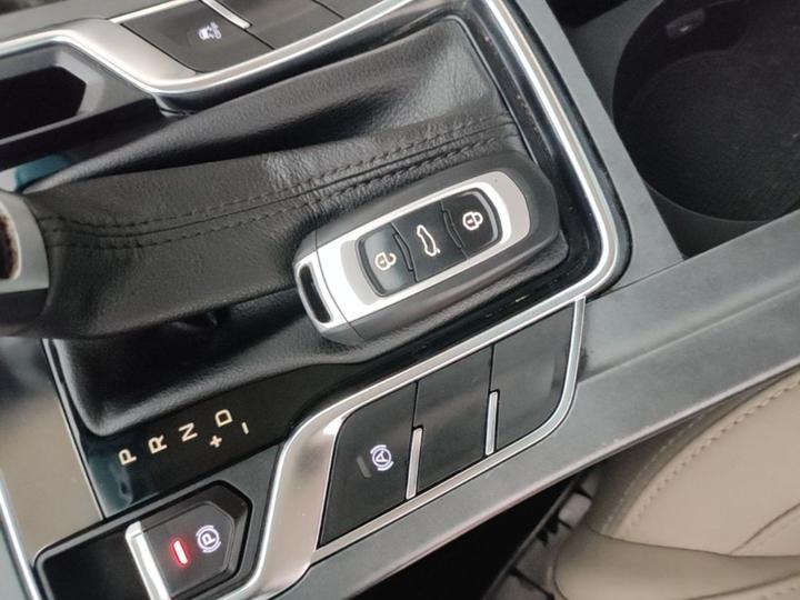 Emgrand 2018 1.5L CVT Luxury photo 8